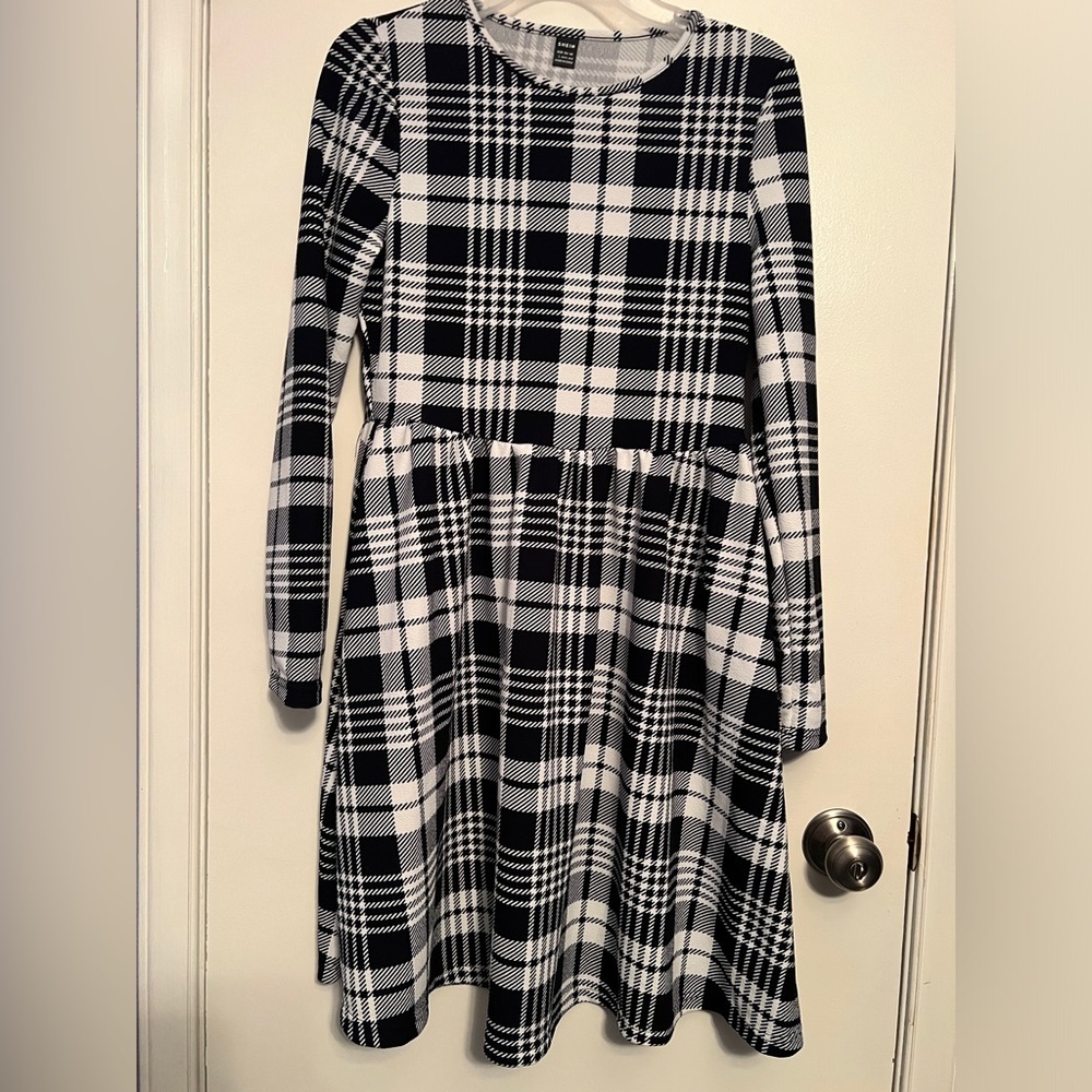 🌸4/$25 NWOT Large SHEIN black and white A line dress